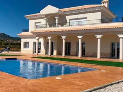 Villa en venta en El Pinós/Pinoso