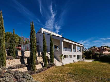 Villa en venta en Madrid, rebajada