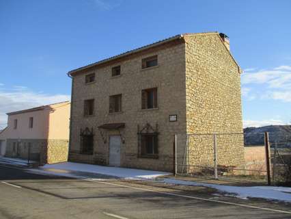 Casa en venta en Gea de Albarracín, rebajada