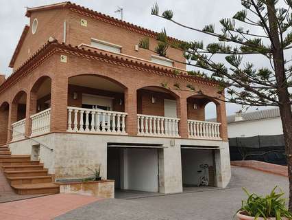Villa en venta en Roda de Barà