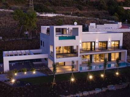 Villa en venta en Benalmádena