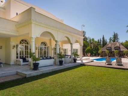 Villa en venta en Estepona