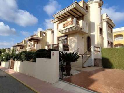 Villa en venta en Orihuela Orihuela-Costa