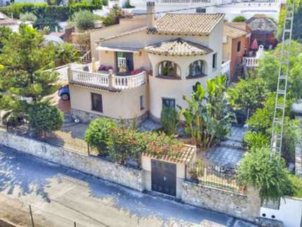 Villa en venta en Orba