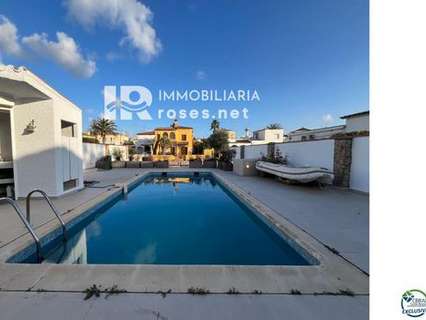 Villa en venta en Roses