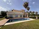 Villa en venta en Estepona