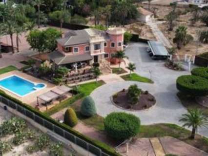 Villa en venta en Elche/Elx