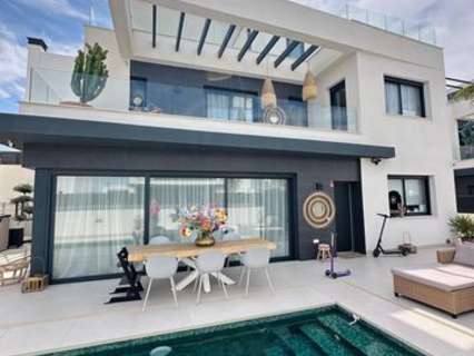 Villa en venta en Algorfa