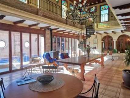 Villa en venta en Orihuela