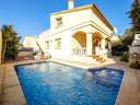 Villa en alquiler de temporada en Mont-Roig del Camp