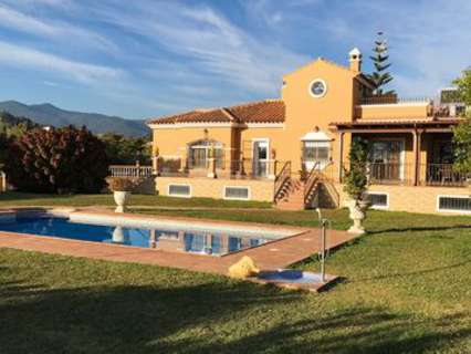 Villa en venta en Estepona