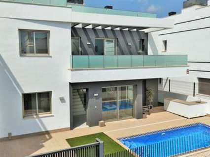 Villa en venta en Orihuela