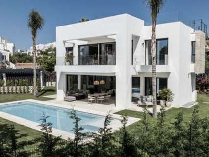 Villa en venta en Estepona