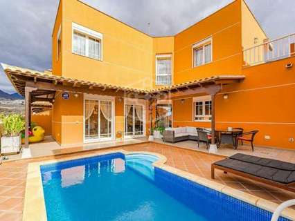 Villa en venta en Arona