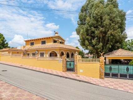 Villa en venta en Jacarilla