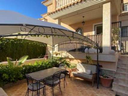 Villa en venta en Orihuela