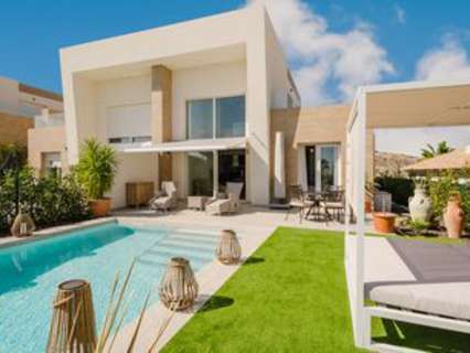 Villa en venta en Algorfa