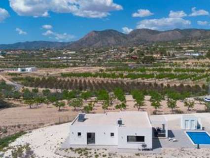 Villa en venta en Abanilla