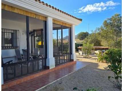 Villa en venta en Almedinilla