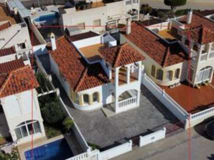 Villa en venta en Algorfa