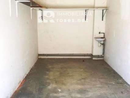 Plaza de parking en venta en Roses
