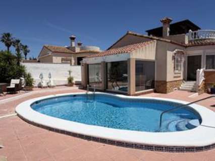 Villa en venta en Orihuela