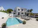 Villa en venta en Estepona