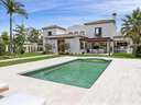 Villa en venta en Estepona