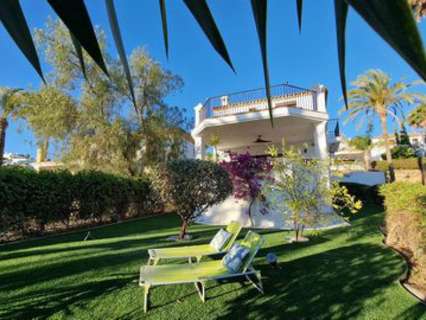 Villa en venta en Estepona