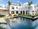 Villa en venta en Estepona