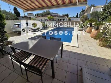 Villa en venta en Roses