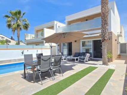 Villa en venta en Pilar de la Horadada