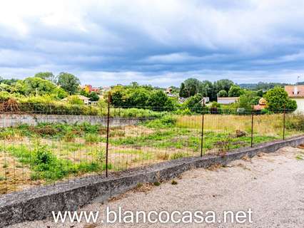 Parcela rústica en venta en Oleiros