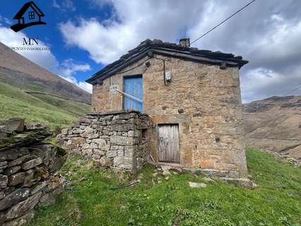 Casa rústica en venta en Vega de Pas