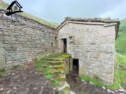 Casa rústica en venta en Vega de Pas