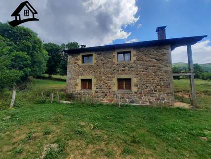 Casa rústica en venta en Vega de Pas