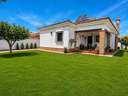 Chalet en venta en Chiclana de la Frontera rebajado
