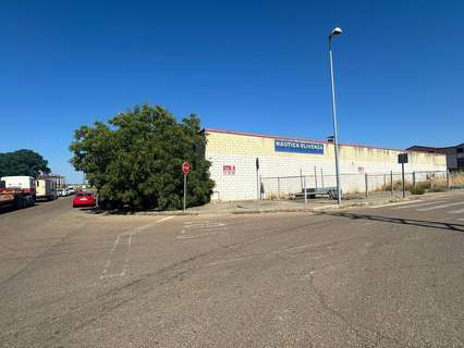 Nave industrial en venta en Olivenza