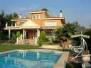 Villa en venta en Elda