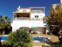 Villa en venta en Vélez-Málaga zona Benajarafe, rebajada