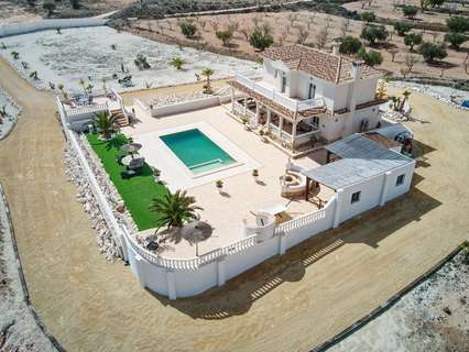 Casa en venta en El Pinós/Pinoso