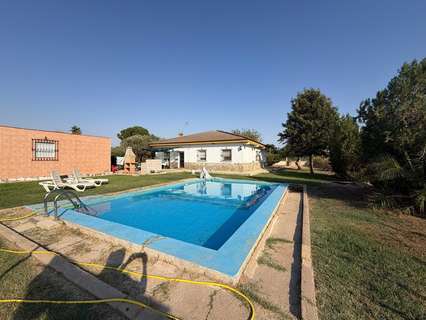 Chalet en venta en Carmona