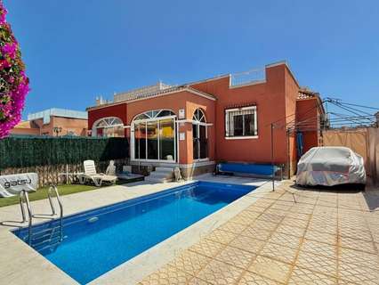 Bungalow en venta en Los Montesinos zona La Herrada