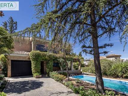 Chalet en venta en La Zubia