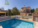 Chalet en venta en La Zubia