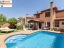 Casa en venta en La Zubia