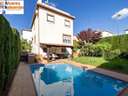 Chalet en venta en La Zubia