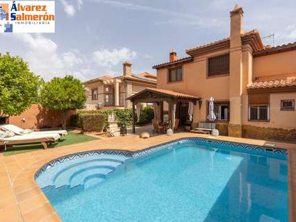 Chalet en venta en La Zubia