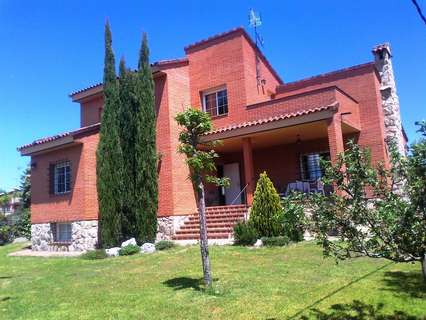 Villa en venta en Navaluenga rebajada