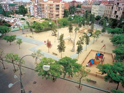 Edificio en venta en Barcelona Porta rebajado